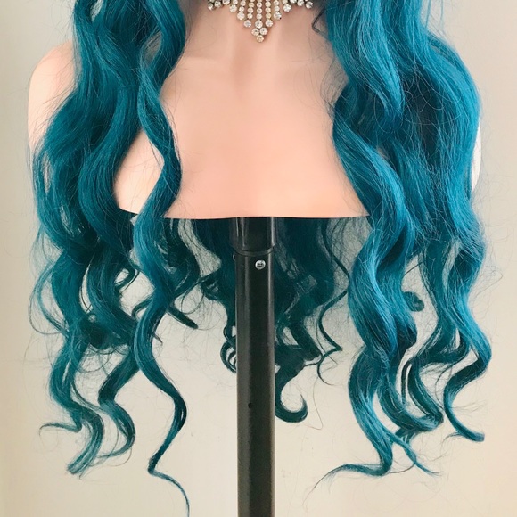 Very Pretty “Put On & Go” Ombre Teal Premium Fiber Wig for Events. - Picture 5 of 9